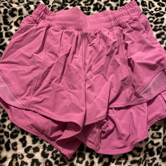 lululemon athletica Pants - lululemon hotty hot shorts 2.5”